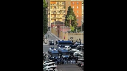 Tensione a Cagliari: idranti contro il corteo antifascista | VIDEO |