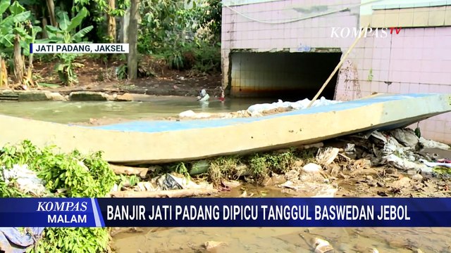 Petugas Tambal Dinding Tanggul Baswedan yang Jebol Sementara | KOMPAS MALAM