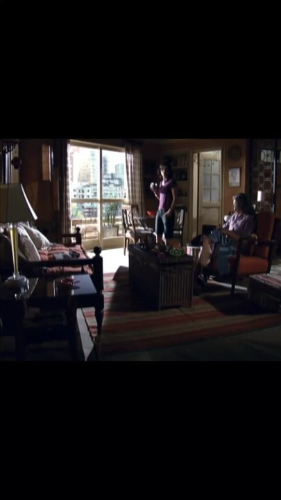 Once her mom  left with Camil to take her to school Rita hurries up and calls didiu  to come to her house and see her