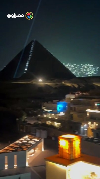 مواطنون يوثقون حفل افتتاح المتحف المصري الكبير من خلف الأهرامات