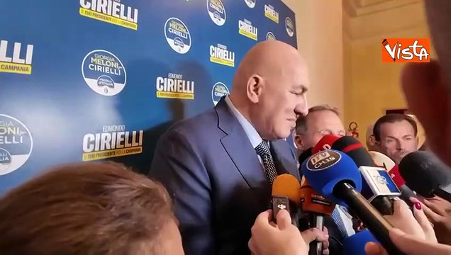 Cori fascisti a Parma, Crosetto: Persone che vanno prese a calci e mandate via