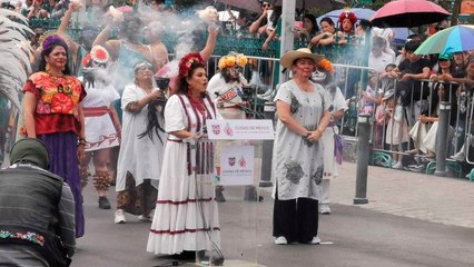 Clara Brugada inaugura el Desfile de Día de Muertos que transita las calles de la CDMX