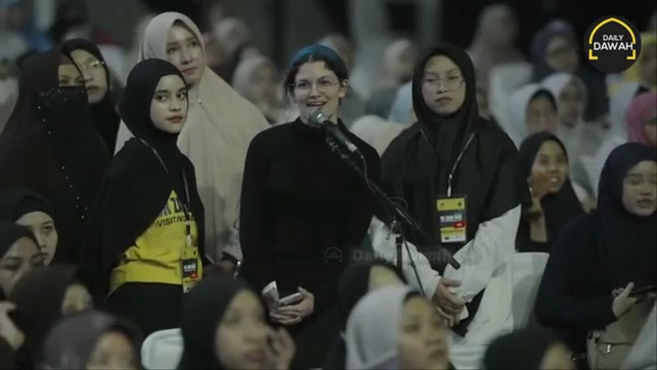 Stuck Between Islam & Christianity – Girl’s Emotional Question to Dr Zakir Naik