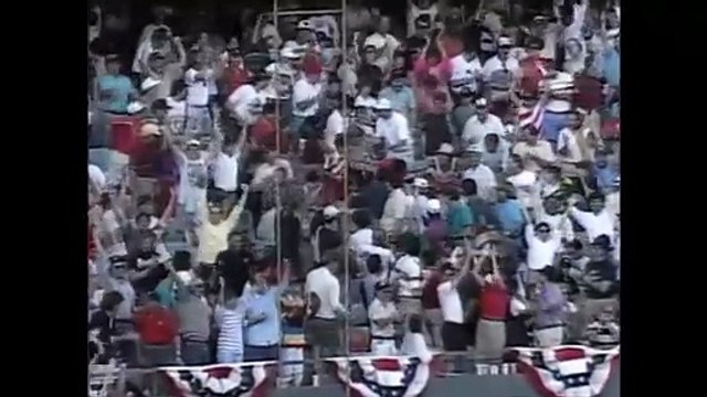 Ron Gant (ATL) hits a solo home run vs Pirates, his first career postseason HR (10/12/91)