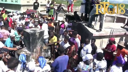 Dewoulman fèt Gede a nan simityè Drouillard komin Cité-Soleil.