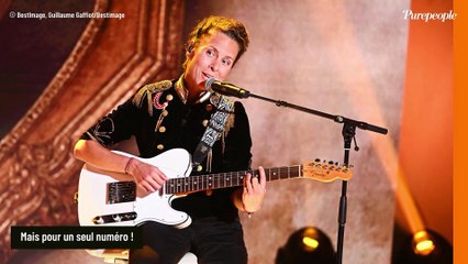 Après des semaines d'absence, Michel Drucker enfin de retour dans Vivement dimanche ! Mais pas tout à fait comme prévu...