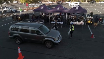 Сотни людей в очередях за продовольственной помощью: в США близка заморозка финансирования SNAP