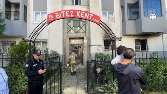 Başakşehir'de sitede çıkan yangında 2 kişi dumandan etkilendi