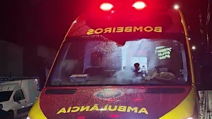 Homem fica ferido após cair de escada no quarto andar do prédio