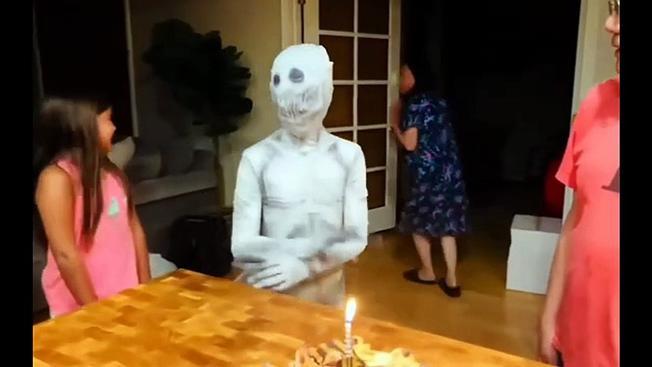 Halloween Scare Pranks 2025 🎃 | Funniest Reactions Caught on Camera 😂 | Epic Halloween Fails & Jump Scares