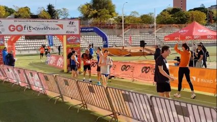 Fermín Cacho atravesando la línea de meta
