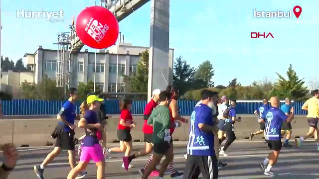 İstanbul Maratonu'nda vatandaşlar hem güzel havanın hem de 15 Temmuz Şehitler Köprüsü manzarasının tadını çıkardı