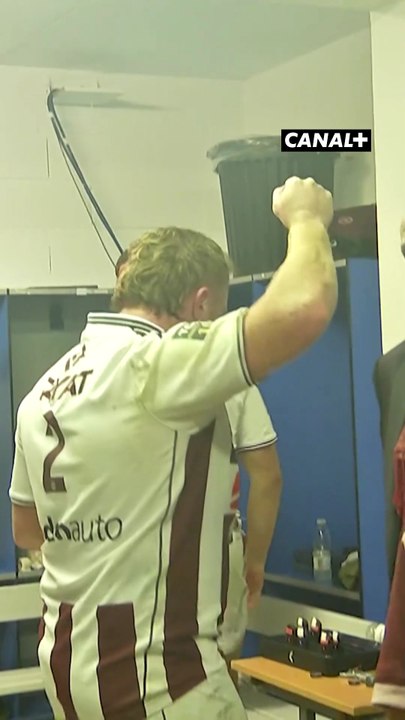 La danse de la victoire 🕺  Après leur succès sur la pelouse de Castres, les hommes de Bru ont fêté cette victoire comme il se doit 😂  Et un joyeux anniversaire à Joey Carbery 🎂🎉