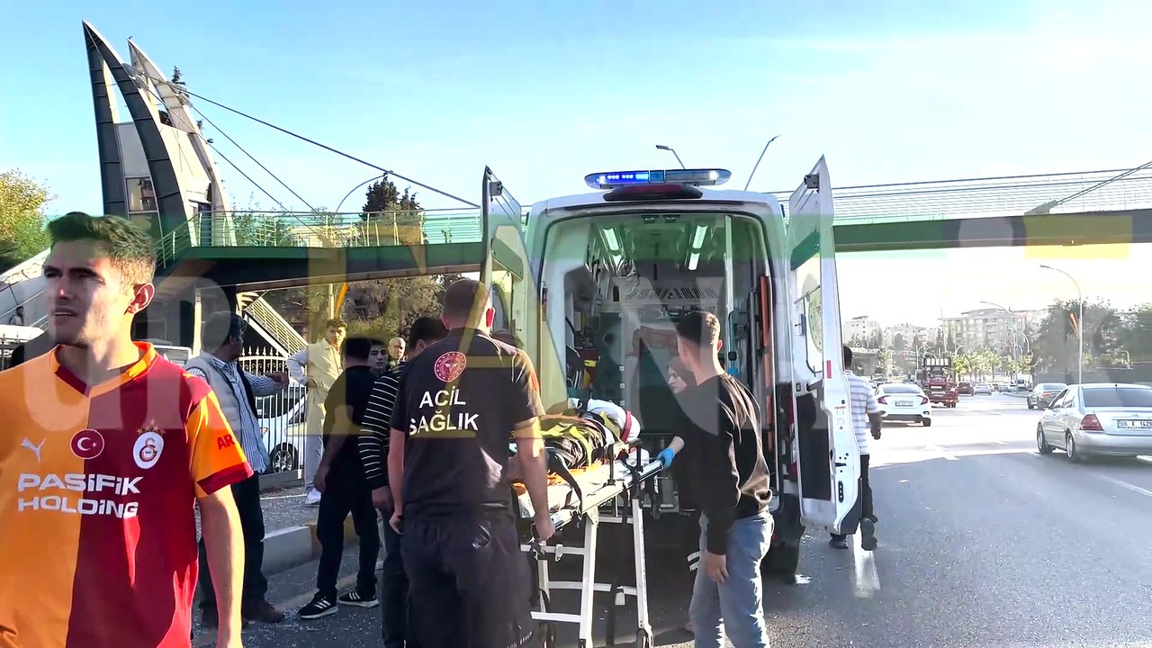 Şanlıurfa'nın En İşlek Bölgesinde Otomobil Takla Attı
