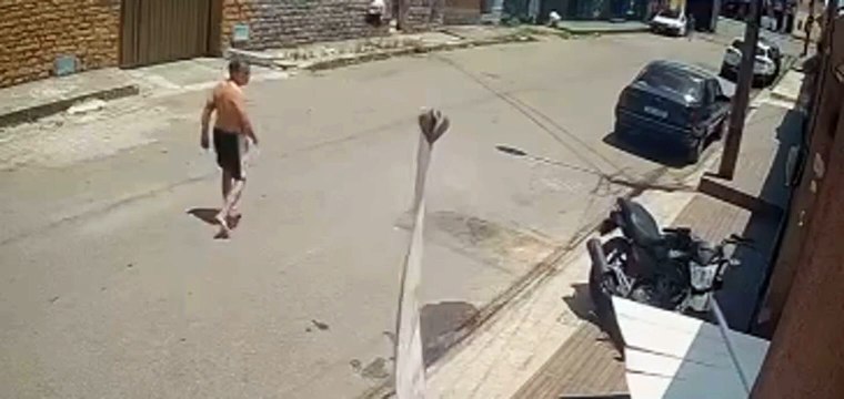 Fortaleza: Homem derruba portão, invade clínica de estética e arrasta mulher pelos cabelos