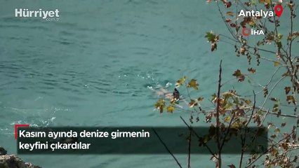 Antalya'da kasım ayında denize girmenin keyfini çıkardılar