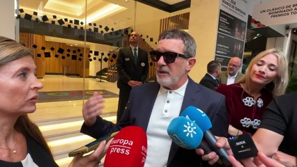 Antonio Banderas, obligado a matizar sus polémicas palabras sobre Terelu Campos y el intrusismo en el mundo del teatro