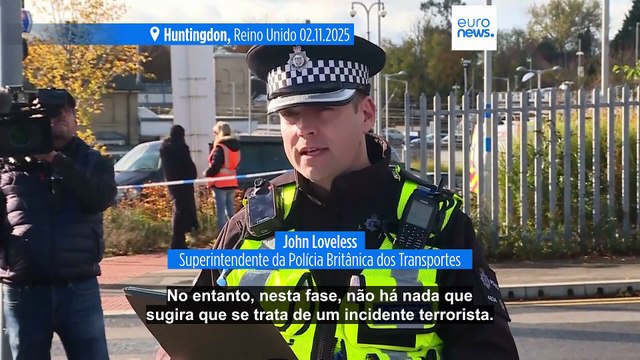 Polícia britânica detém dois suspeitos depois dos esfaqueamentos num comboio com destino a Londres