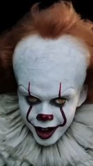Bill Skarsgård s’est entraîné avec un vrai clown pro pour jouer Pennywise 🤡