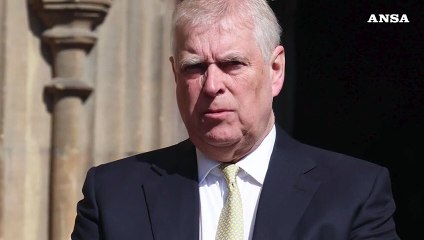 Lo scandalo di Andrea dilaga e infanga moglie e figlie.