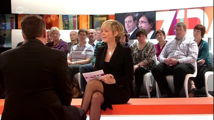 Indra Dewitte black pantyhose legshow !