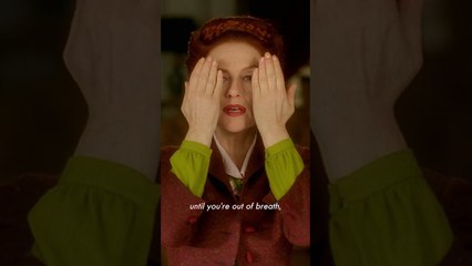 L’extraordinaire #isabellehuppert in François Ozon’s 8 WOMEN (8 femmes, 2002).  👏🎂