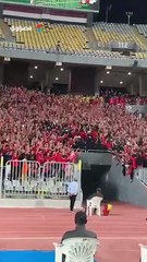 الكرة للجماهير جمهور الأهلي كبير.. هتافات أنصار الأهلي في مباراة المصري