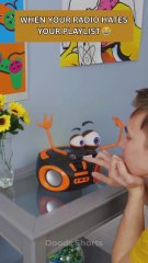 Me vs My radio: the ultimate music battle 🎧🤣📻 #funnyshorts #animation