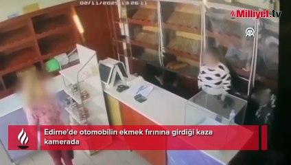 Fırına böyle daldı! Sürücüsünün kontrolünü kaybettiği otomobil...