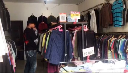 Larangan Baju Thrifting Ditolak Pedagang Pakaian Bekas di Lampung