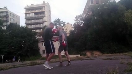 Двійка: лівий-правий прямой в голову, захист нирок