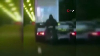 Böyle hırsızlık görülmedi: Seyir halindeki tıra yaklaşıp içindeki koyunları çaldılar