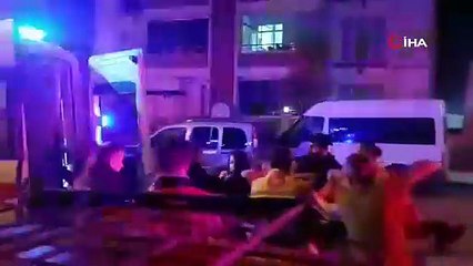 Silahlı saldırıya uğrayan genç ölmemek için bina boşluğuna sığındı