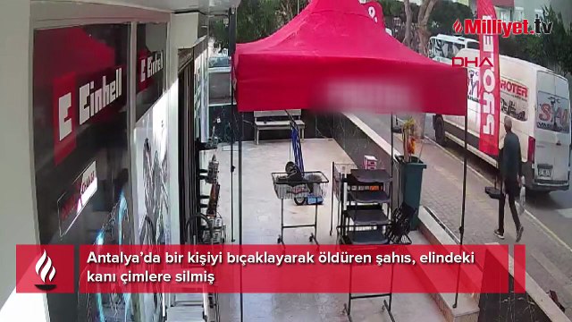 Cinayet sonrası şok görüntü! Kanlı ellerini çimlere sürdü