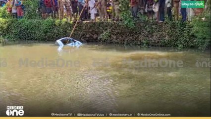 ഫ്ലാഗ് ഓഫ് ചെയ്ത വാഹനം നിയന്ത്രണം വിട്ട് നേരെ പുഴയിലേക്ക്; സംഭവം വടക്കാഞ്ചേരി നഗരസഭയിൽ