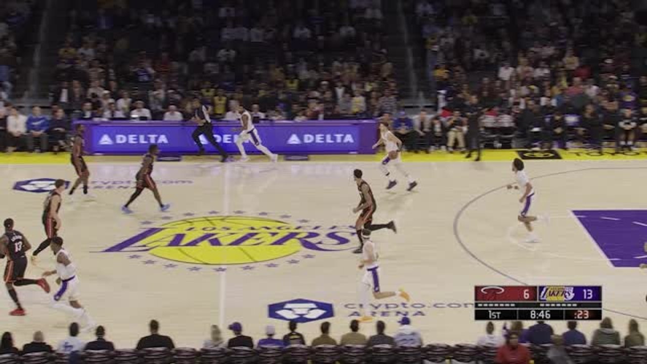 Lakers - Dončić émerveille le public avec deux...