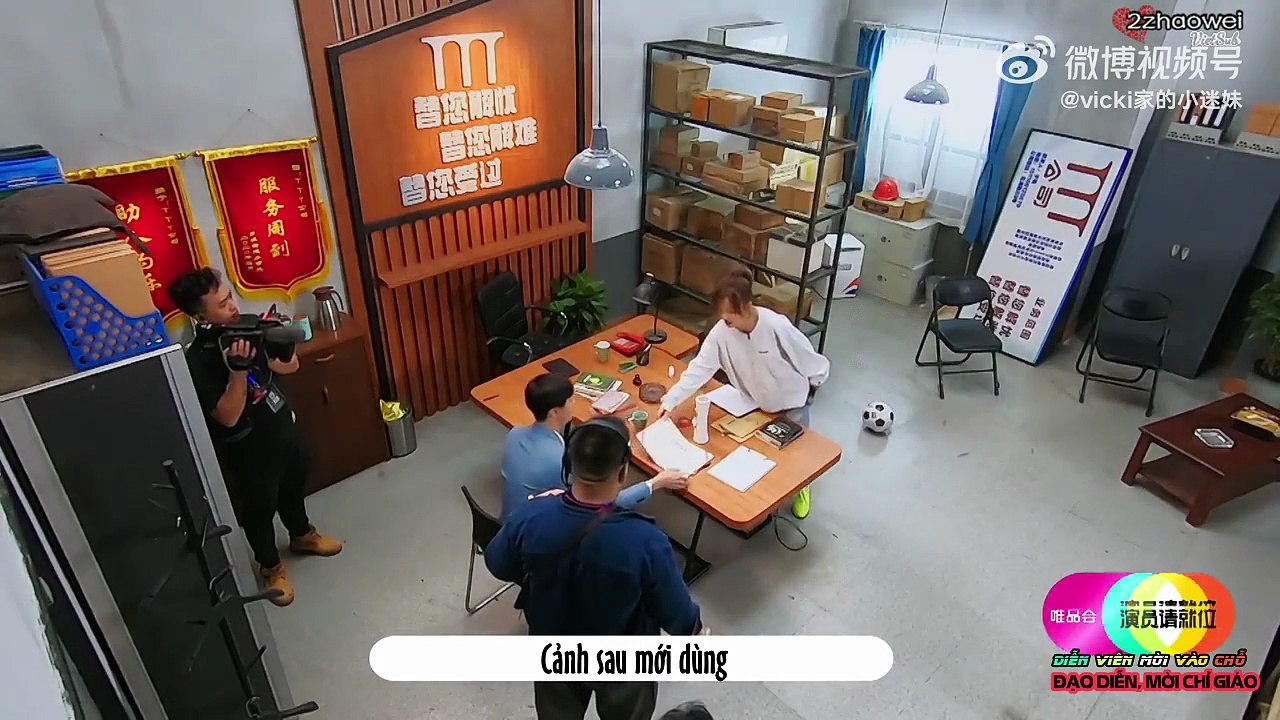 #DiễnViênMờiVàoChỗ2 | "Đạo diễn, mời chỉ đạo" Hậu trường team Đạo diễn Triệu Vy tập "CÔNG TY 3T" #2zhaoweiVietSub