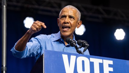 El expresidente de EE UU, Barack Obama, acompaña a la candidata demócrata a gobernadora de Nueva Jersey durante un acto de campaña