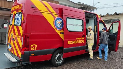Homem de 57 anos quebra o braço após cair de caminhão no Bairro Brasília