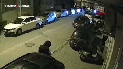 Esenyurt'ta saniyeler içinde motosiklet hırsızlığı! O anlar kamerada