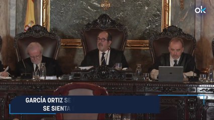 García Ortiz se presenta con toga en el Supremo y no se sienta en el banquillo de los acusados