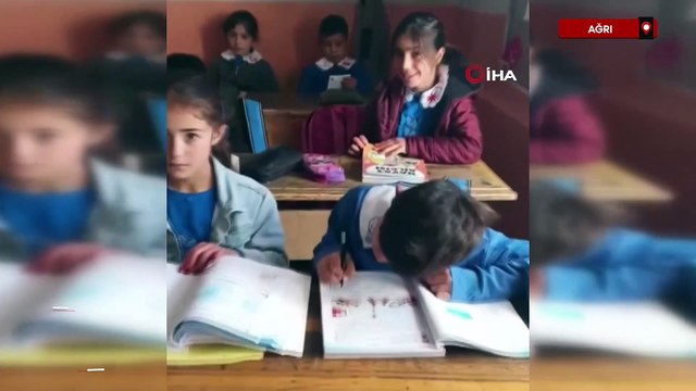 Ağrı'da köy okulunda yürek ısıtan doğum günü sürprizi