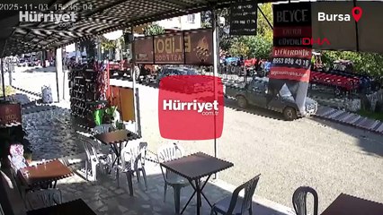 Balıkesir'deki 4.9'luk deprem Bursa'da hissedildi! Deprem anı kamerada