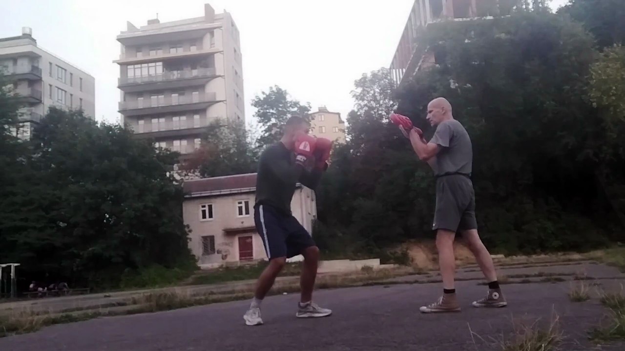 Двійка: захист нирок, боковий удар у відповідь