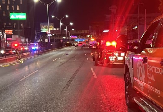 VIDEO | Restos humanos sobre carpeta asfáltica tras accidente vial en avenida Garza Sada