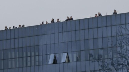 Il video degli scontri al rave all'ex Bugatti di Campogalliano (Modena): i tafferugli con la polizia