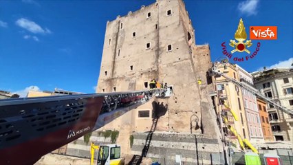 Crolla Torre ai Fori Imperiali a Roma, l'intervento dei Vigili del fuoco
