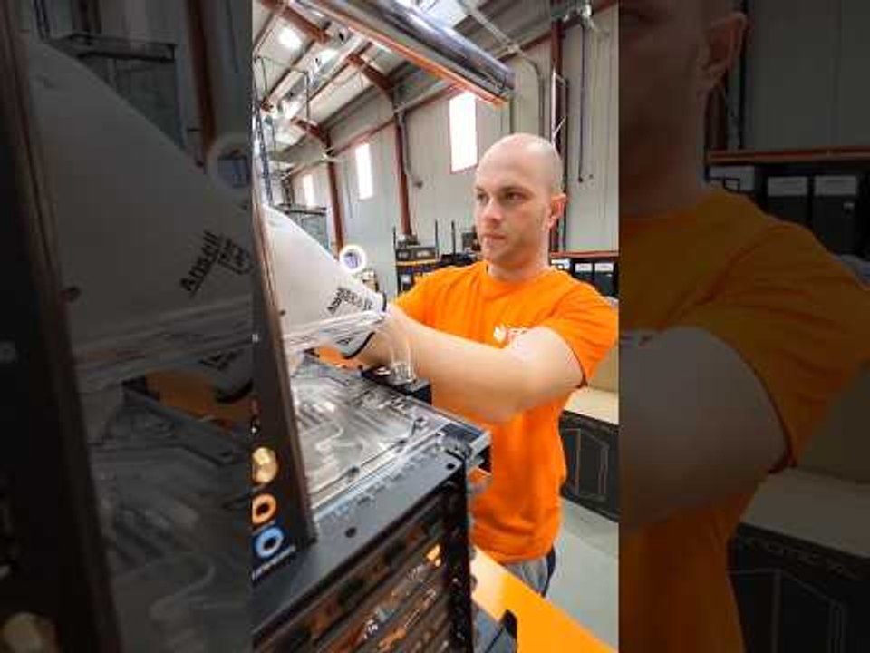 ¡PC gaming con refrigeración líquida custom en PcComponentes! 💧 #shorts #pccomponentes #pcgaming