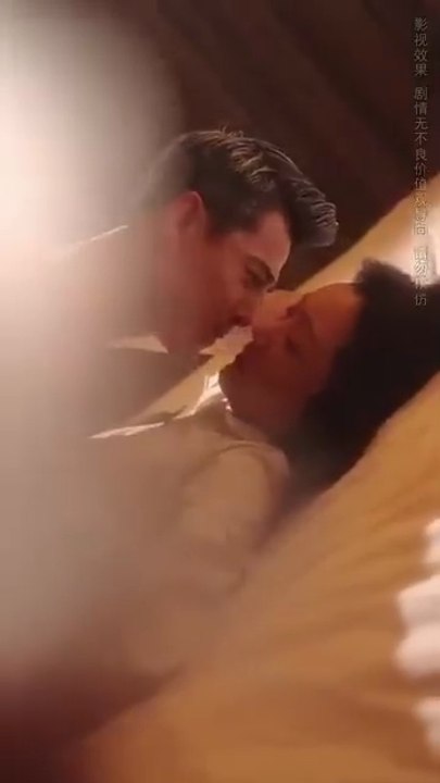 To save her daughter, she gave herself to the hospital director and got pregnant unexpectedly.