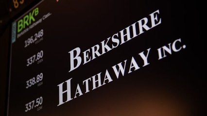 Buffett's Berkshire Cash Pile Hits Record $382 Billion